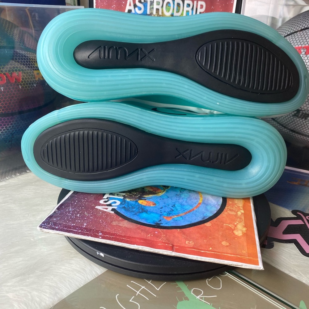 🆕 Nike Air Max 720 Aurora Green - Womens 11.5 - Picture 5 of 10
